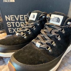 North Face women’s Berkeley boots 7.5